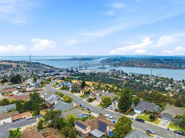 92 Welle Road, Crockett, CA 94525