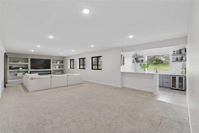 2985 Sunflower Drive, Waukee, IA 50263