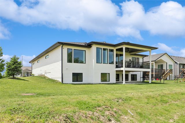 2985 Sunflower Drive, Waukee, IA 50263