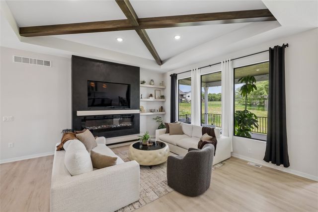 2985 Sunflower Drive, Waukee, IA 50263