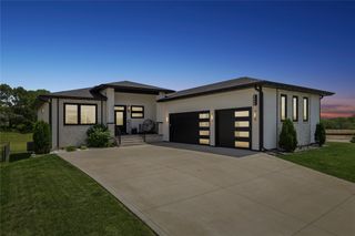 2985 Sunflower Drive, Waukee, IA 50263