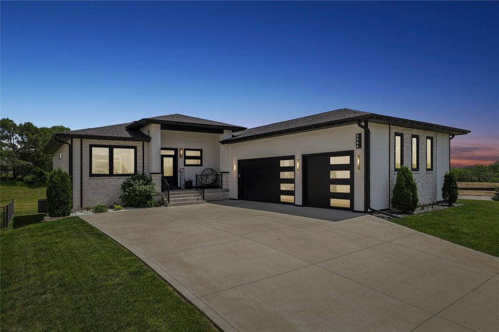 2985 Sunflower Drive, Waukee, IA 50263