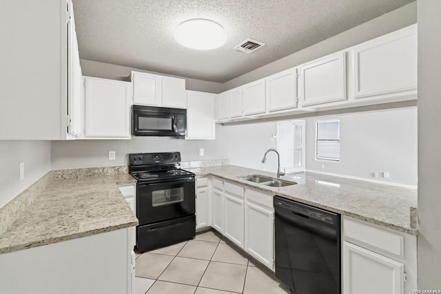 4086 WINTER SUNRISE DR, San Antonio, TX 78244