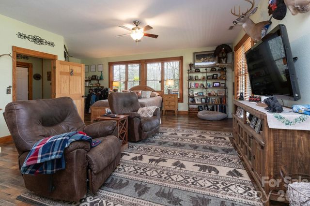 75 mypie Drive, Sylva, NC 28779