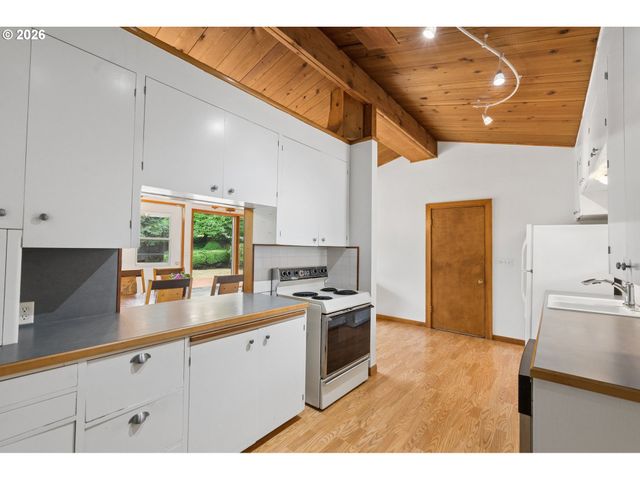 616 Se 175TH Pl, Portland, OR 97233