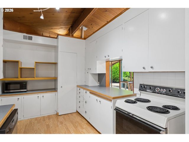 616 Se 175TH Pl, Portland, OR 97233