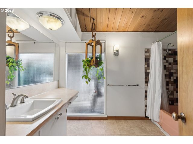 616 Se 175TH Pl, Portland, OR 97233