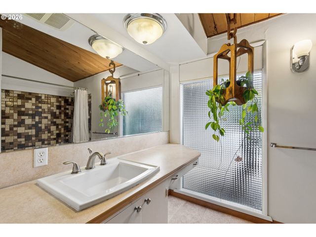 616 Se 175TH Pl, Portland, OR 97233