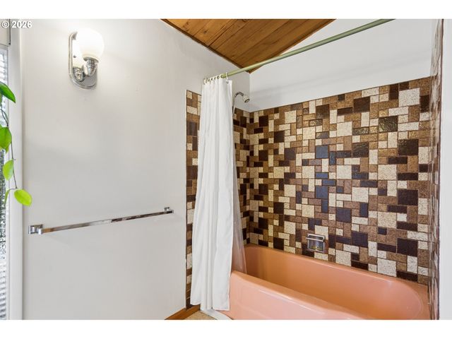 616 Se 175TH Pl, Portland, OR 97233