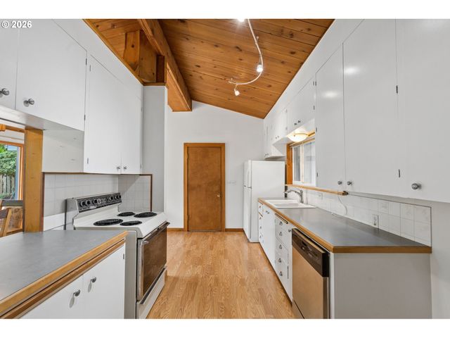616 Se 175TH Pl, Portland, OR 97233