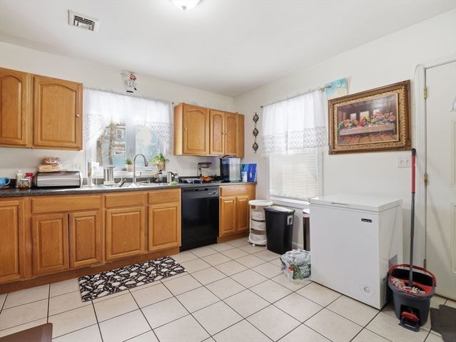 12-14 Dover St, Haverhill, MA 01830