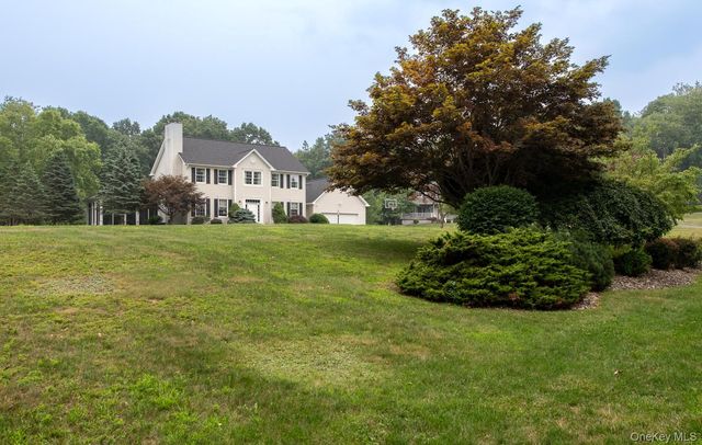 100 Rockledge Drive, Pleasant Valley, NY 12569