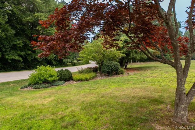 100 Rockledge Drive, Pleasant Valley, NY 12569
