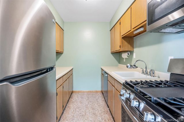 200 Lake Pointe Circle 200, Middle Island, NY 11953
