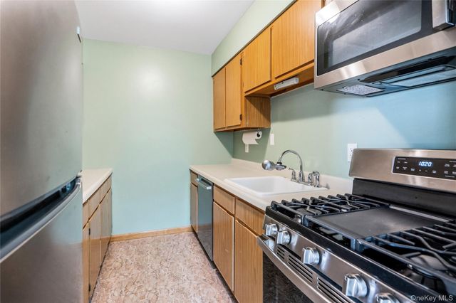 200 Lake Pointe Circle 200, Middle Island, NY 11953