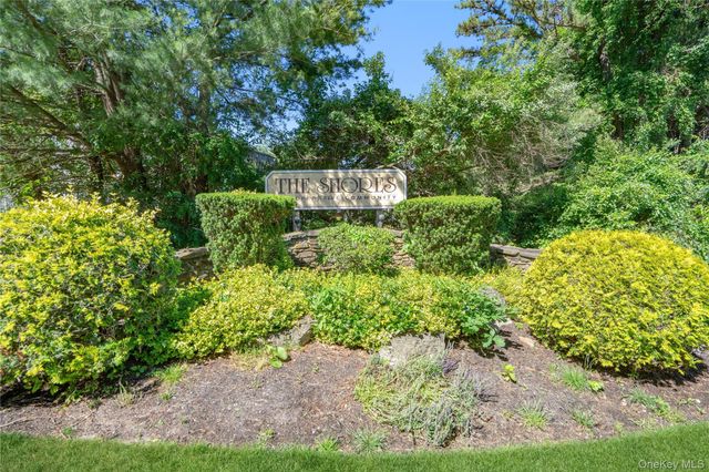 200 Lake Pointe Circle 200, Middle Island, NY 11953