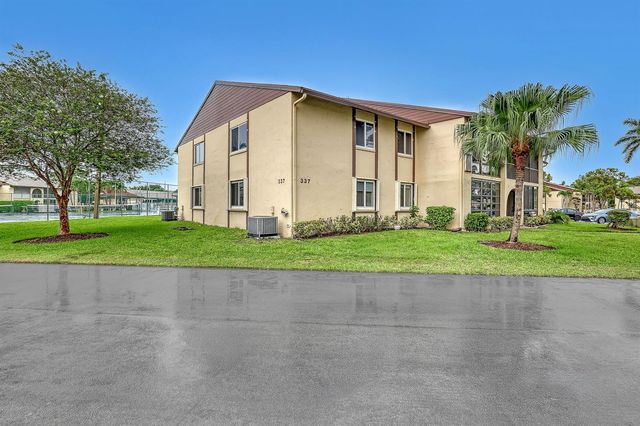 337 Pine Ridge Circle A-1, Greenacres, FL 33463