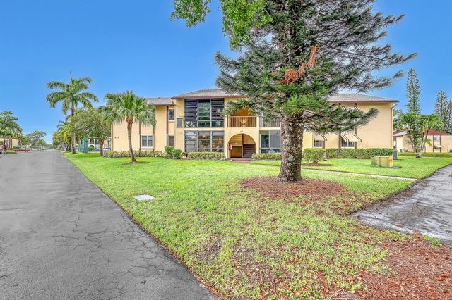 337 Pine Ridge Circle A-1, Greenacres, FL 33463