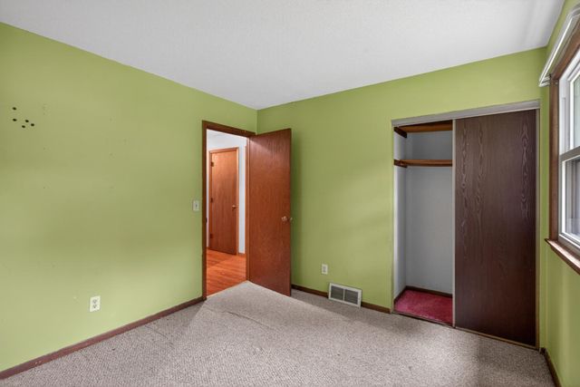 2046 Reaney Avenue E, Saint Paul, MN 55119