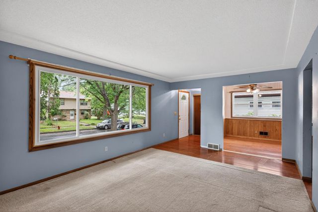 2046 Reaney Avenue E, Saint Paul, MN 55119