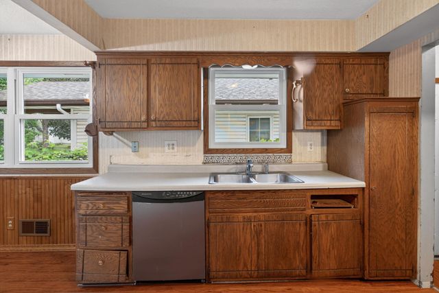 2046 Reaney Avenue E, Saint Paul, MN 55119