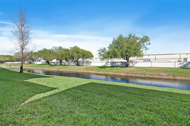 835 Twin Lakes Dr 30-C, Coral Springs, FL 33071