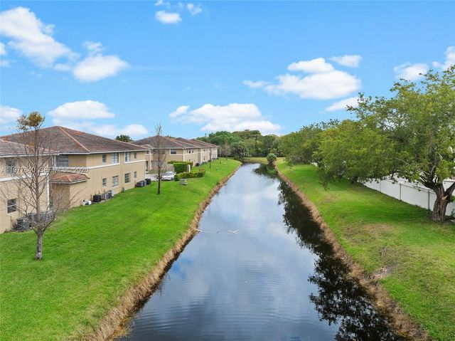 835 Twin Lakes Dr 30-C, Coral Springs, FL 33071