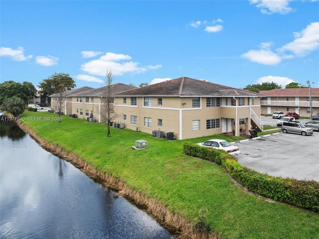 835 Twin Lakes Dr 30-C, Coral Springs, FL 33071