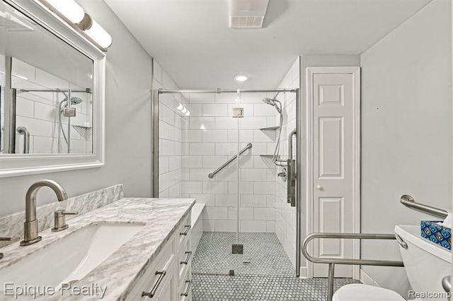 8580 Nancy Avenue, Utica, MI 48317