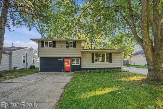 8580 Nancy Avenue, Utica, MI 48317