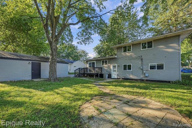 8580 Nancy Avenue, Utica, MI 48317