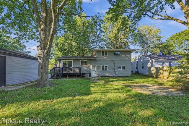 8580 Nancy Avenue, Utica, MI 48317