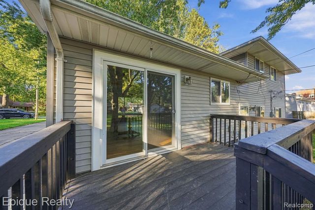 8580 Nancy Avenue, Utica, MI 48317