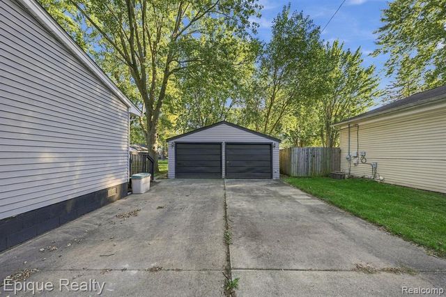 8580 Nancy Avenue, Utica, MI 48317