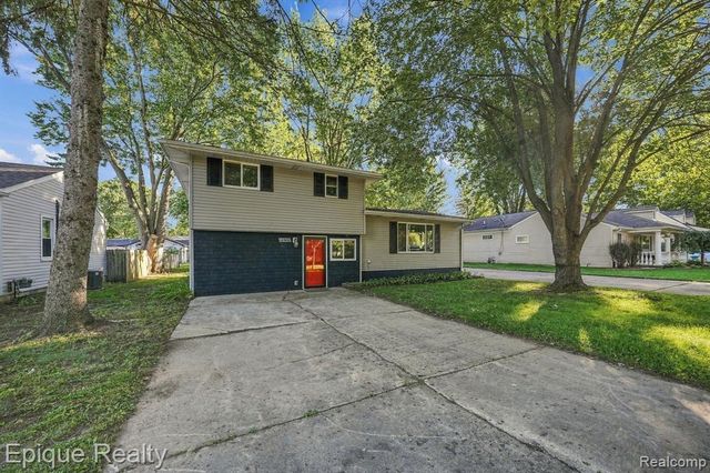 8580 Nancy Avenue, Utica, MI 48317