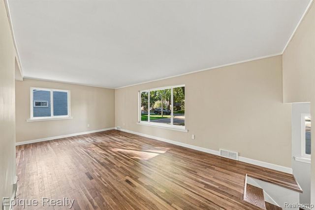 8580 Nancy Avenue, Utica, MI 48317