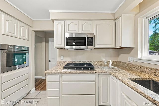 8580 Nancy Avenue, Utica, MI 48317