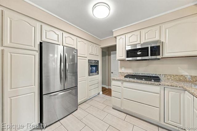 8580 Nancy Avenue, Utica, MI 48317