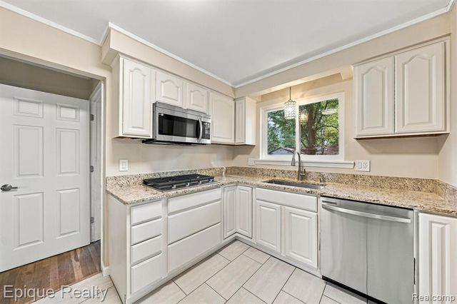 8580 Nancy Avenue, Utica, MI 48317