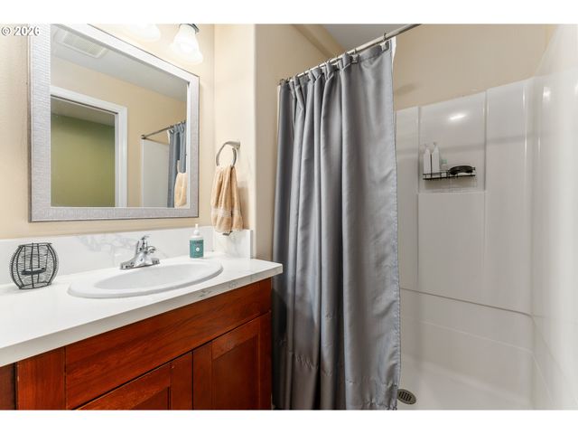 1040 Ne 104TH Ave, Portland, OR 97220