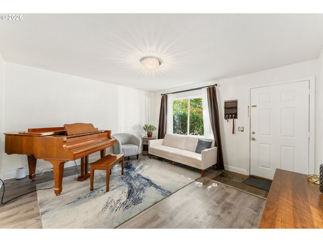 1040 Ne 104TH Ave, Portland, OR 97220