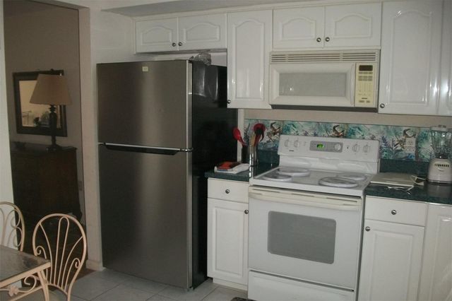 9821 113TH STREET 104, Seminole, FL 33772