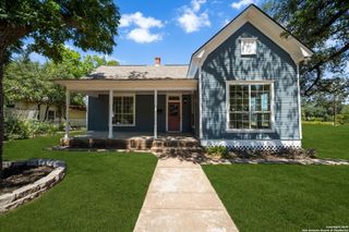 904 17th, Hondo, TX 78861