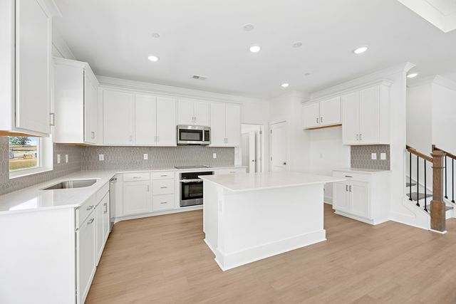 2561 Peaceful Valley Drive, Columbia, TN 38401