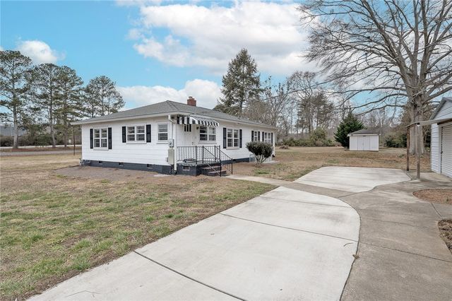 615 Belton Highway, Williamston, SC 29697