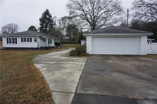 615 Belton Highway, Williamston, SC 29697