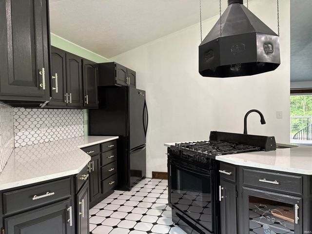 8492 N 1050 E Road, Walkerton, IN 46574