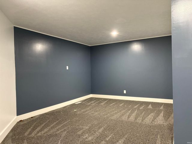 8492 N 1050 E Road, Walkerton, IN 46574