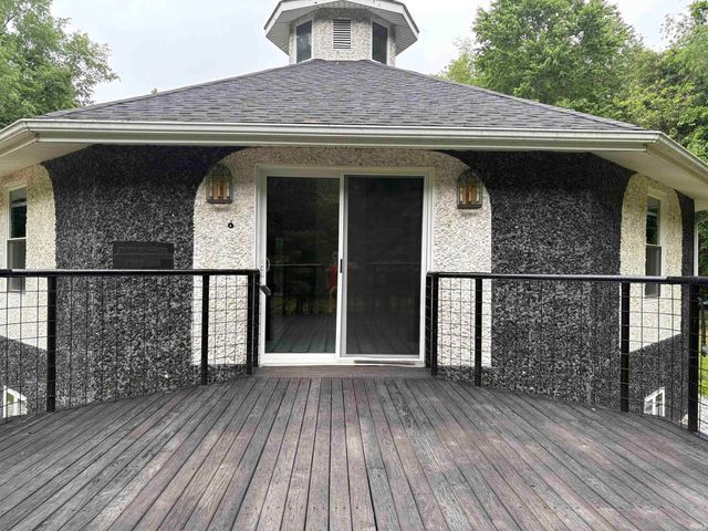 8492 N 1050 E Road, Walkerton, IN 46574