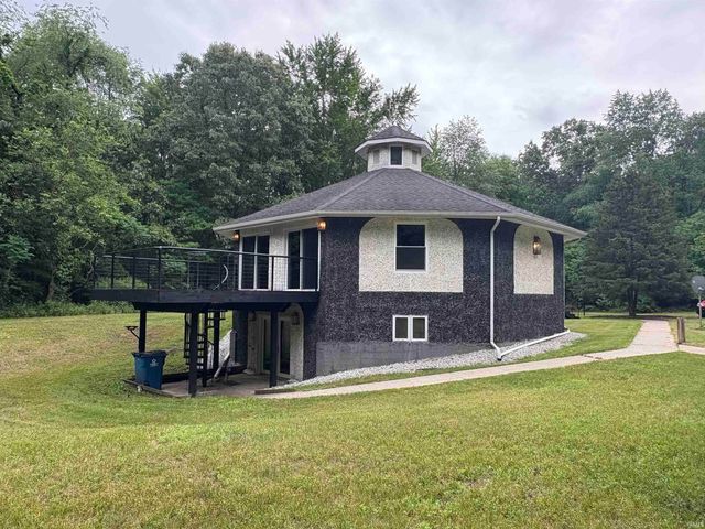 8492 N 1050 E Road, Walkerton, IN 46574